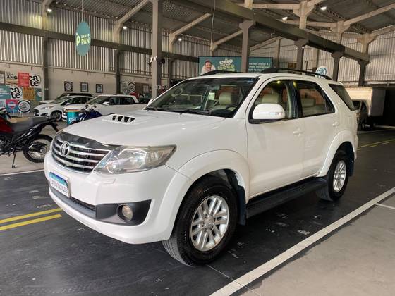 TOYOTA HILUX SW4 3.0 SRV 4X4 7 LUGARES 16V TURBO INTERCOOLER DIESEL 4P AUTOMÁTICO TOYOTA HILUX SW4 3.0 SRV 4X4 7 LUGARES 16V TURBO INTERCOOLER DIESEL 4P AUTOMÁTICO